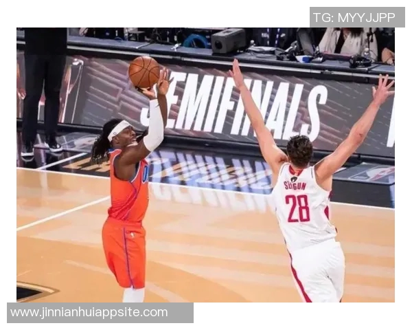 狄龙表现起伏外线不佳11投5中拿下12分4助攻3抢断三分球命中率低迷